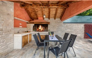 Villa | Outdoor dining - Stylish Villa With Swimming Pool and Garden (Oprtalj)