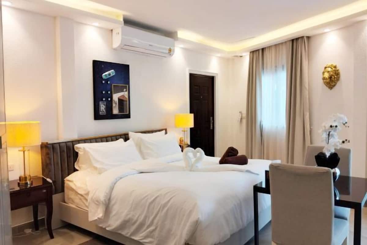 1 bedroom, in-room safe, blackout curtains, soundproofing