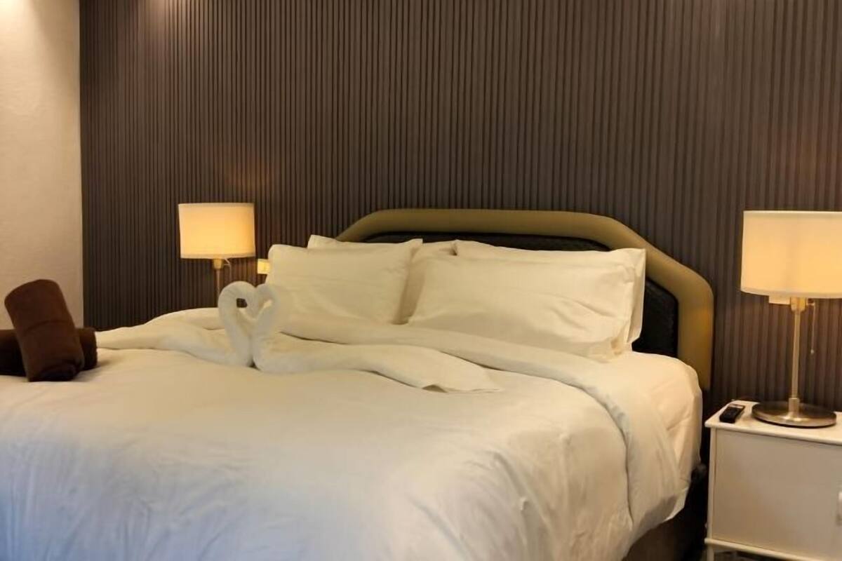 1 bedroom, in-room safe, blackout curtains, soundproofing