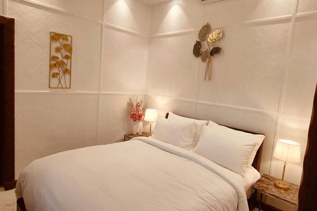 1 bedroom, in-room safe, blackout curtains, soundproofing
