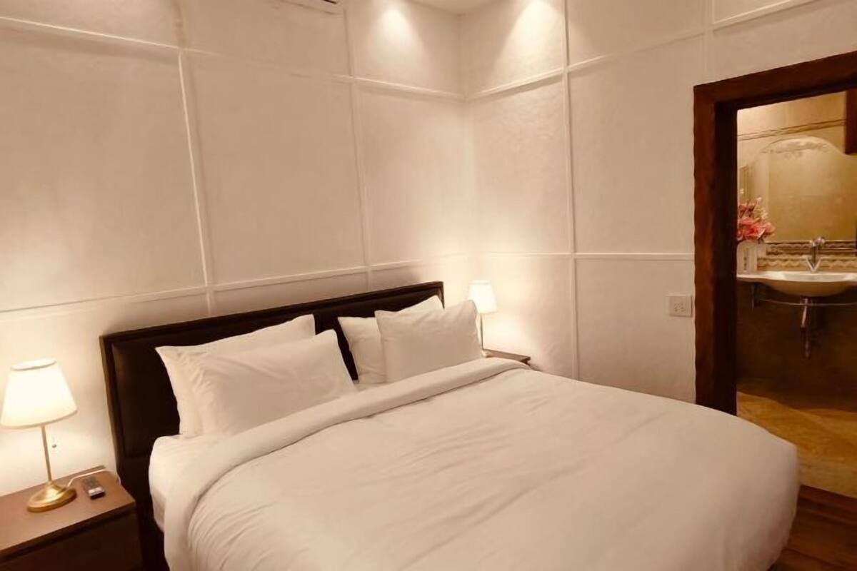 1 bedroom, in-room safe, blackout curtains, soundproofing