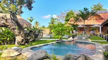 Kolam renang outdoor