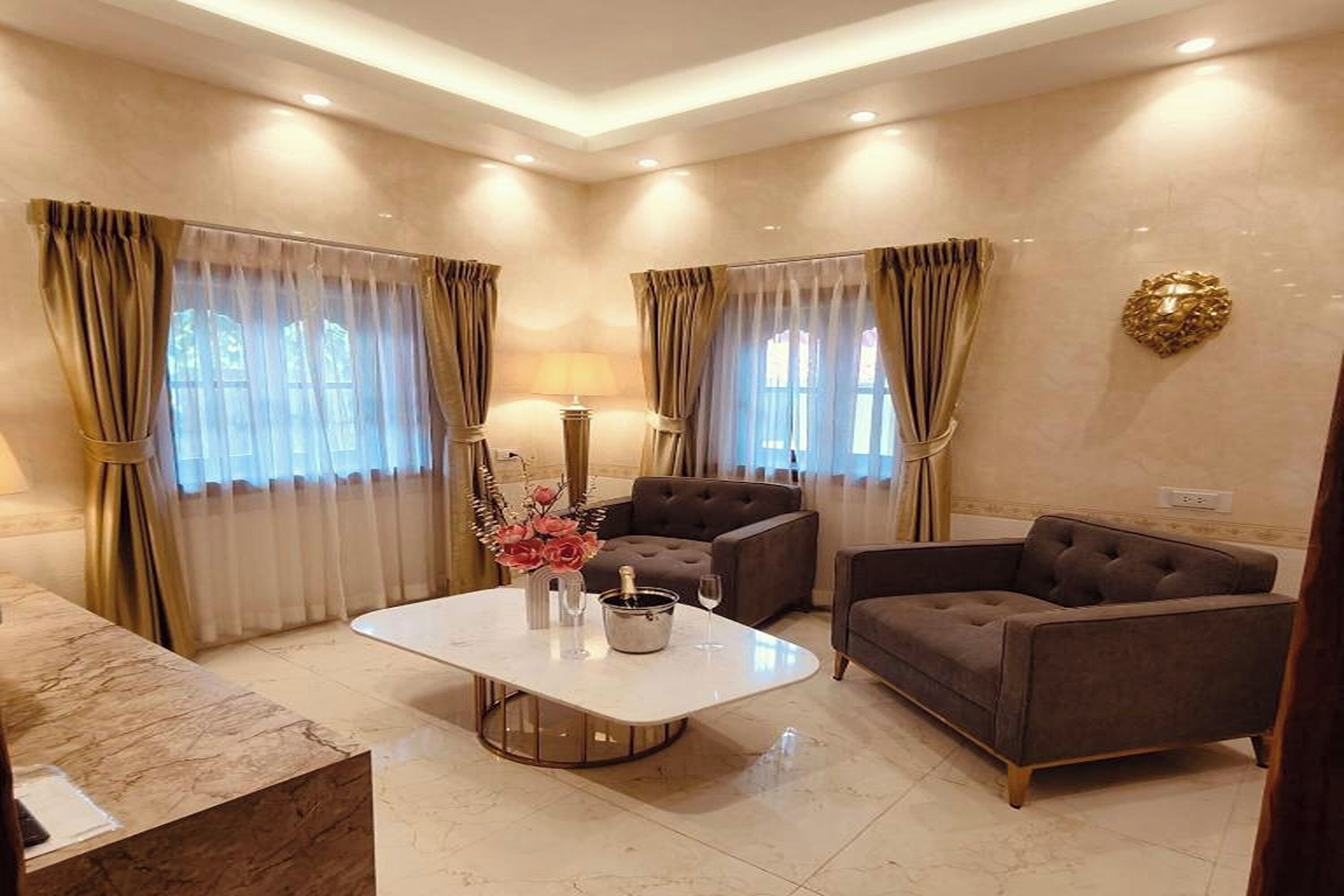 Luxury Suite, Garden View | Minibar, in-room safe, desk, blackout curtains