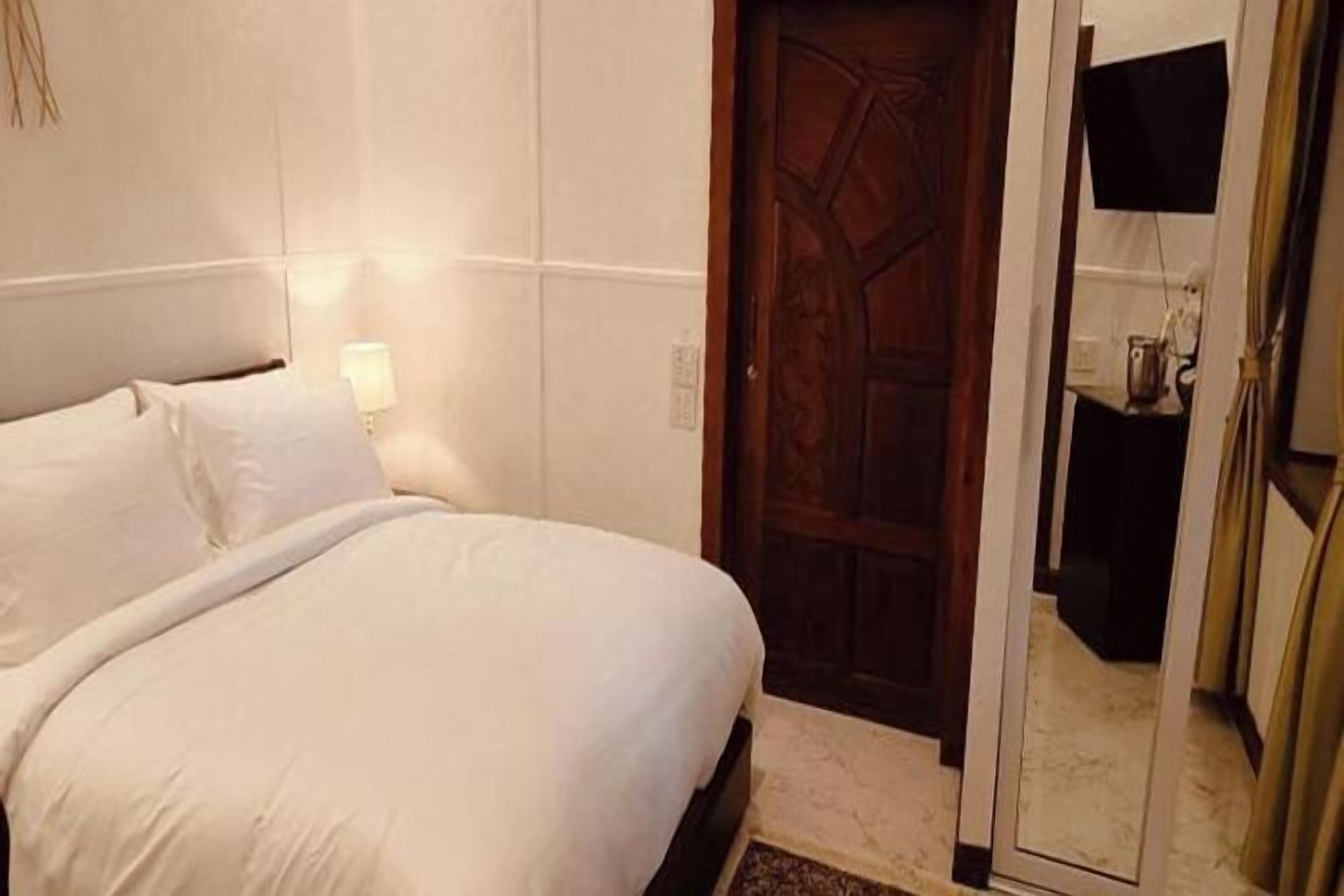 Minibar, in-room safe, desk, blackout drapes