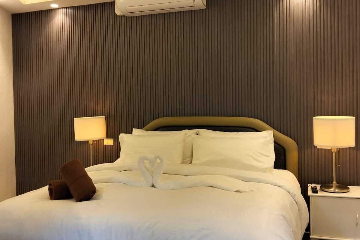 Superior Double Room | 1 bedroom, in-room safe, blackout curtains, soundproofing