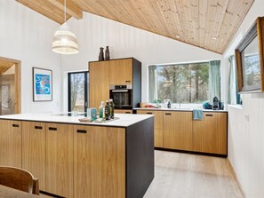 Kjøleskap, mikrobølgeovn, ovn og oppvaskmaskin