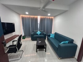 Luxury Suite | Laptop workspace, free WiFi