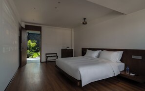 Comfort tweepersoonskamer, roken, privébadkamer | Woonruimte | Televisie