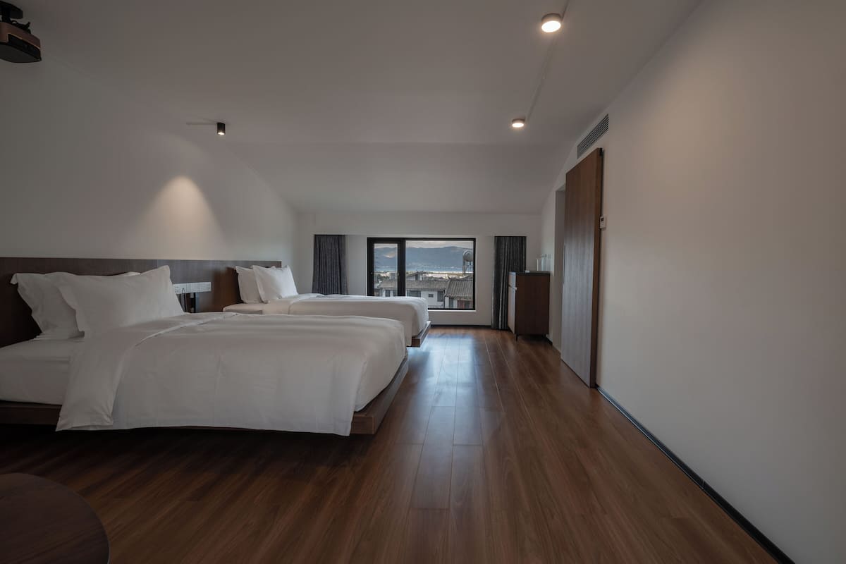 Comfort Twin Room, Private Bathroom | Laptop workspace, soundproofing, free WiFi
