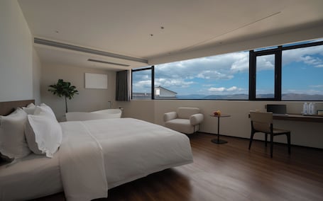 Espacio para trabajar con laptop y sistema de insonorización