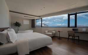 Superior tweepersoonskamer, 1 kingsize bed, privébadkamer | Een laptopwerkplek, geluiddichte muren, gratis wifi