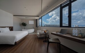 Superior tweepersoonskamer, 1 kingsize bed, privébadkamer | Een laptopwerkplek, geluiddichte muren, gratis wifi