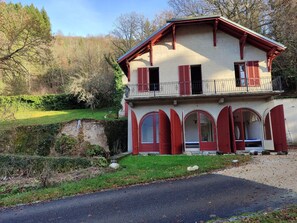 Exterior - Exceptional Chalet on Estate With Swimming Pool (Serrieres-en-Chautagne)
