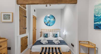 1BR The Old School House | Full Kitchen | Central