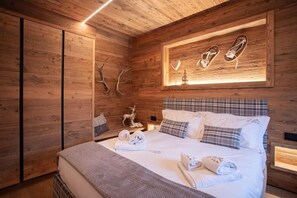 2 soverom, skrivebord og strykejern/-brett