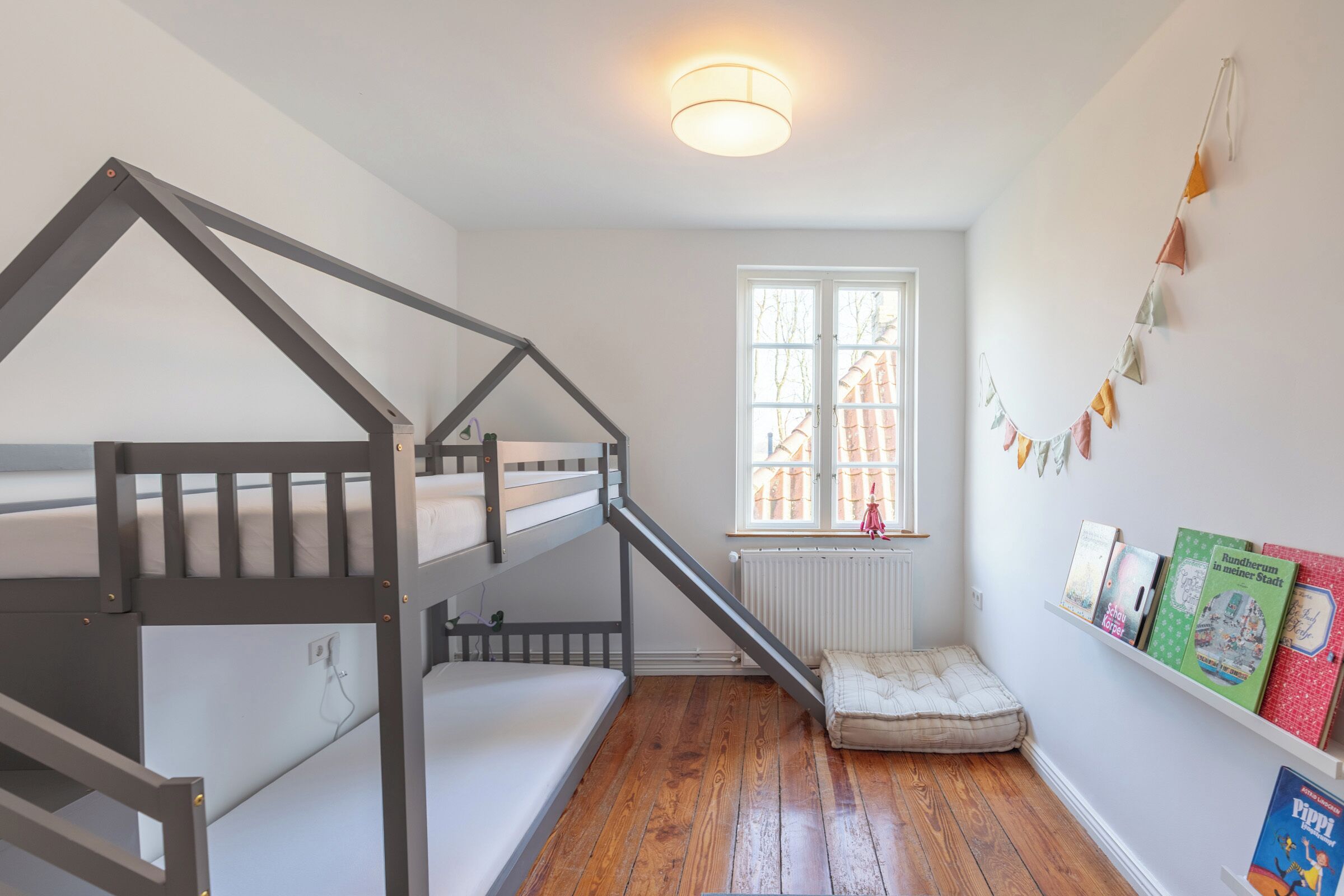 4 habitaciones, escritorio, tabla de planchar con plancha y wifi gratis 