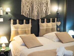 4 bedrooms, iron/ironing board, free WiFi, bed sheets
