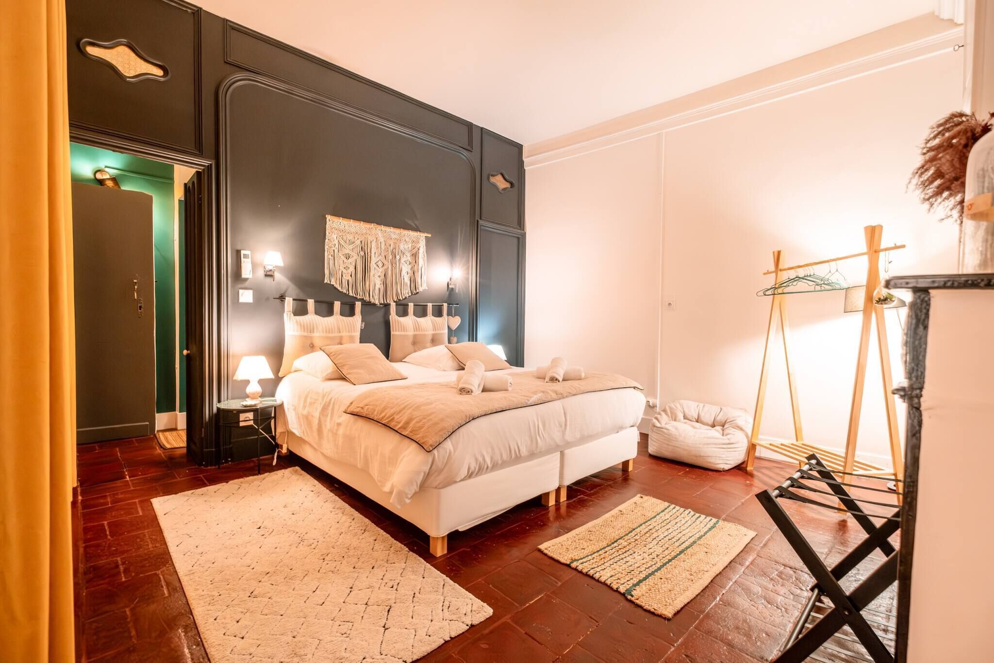 4 bedrooms, iron/ironing board, free WiFi, bed sheets