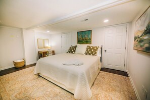 4 bedrooms, desk, free WiFi, bed sheets