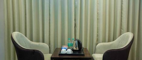 Deluxe kamer, 1 twee- of 2 eenpersoonsbedden | Woonruimte