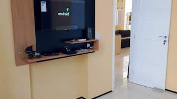 Quarto casal luxo | Wi-Fi de cortesia, roupa de cama