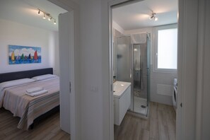 3 habitaciones, tabla de planchar con plancha, wifi y ropa de cama