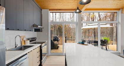 Sköv Cabin Luxury Escape | Cedar Sauna & Hot tub