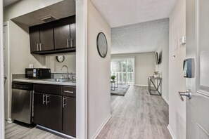 Interior - Halsten at Vinings 2516 spacious 1 Bed 1 bath (Atlanta)