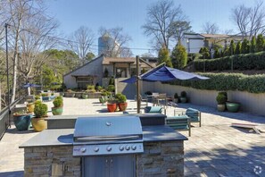 Outdoor dining - Halsten at Vinings 2516 spacious 1 Bed 1 bath (Atlanta)