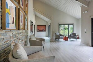 Interior - Halsten at Vinings 309 spacious 1 Bed 1 Bath (Atlanta)