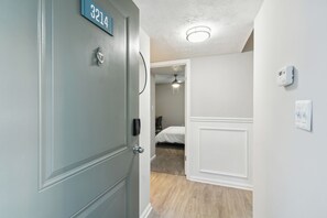 1 bedroom, desk, iron/ironing board, travel crib - Halsten at Vinings 3214 Spacious 1 Bed 1 Bath (Atlanta)