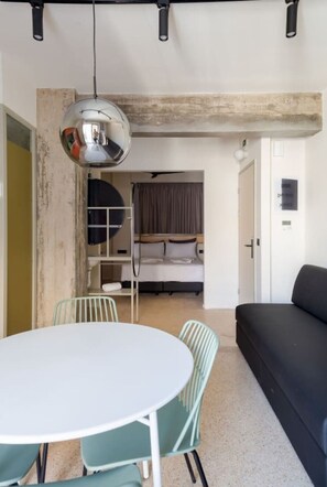 1 bedroom, desk, iron/ironing board, WiFi