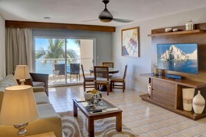 Télévision, cheminée, espaces bureaux