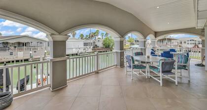 Amazing Waterfront Views! Right on the Canal - Villa 143