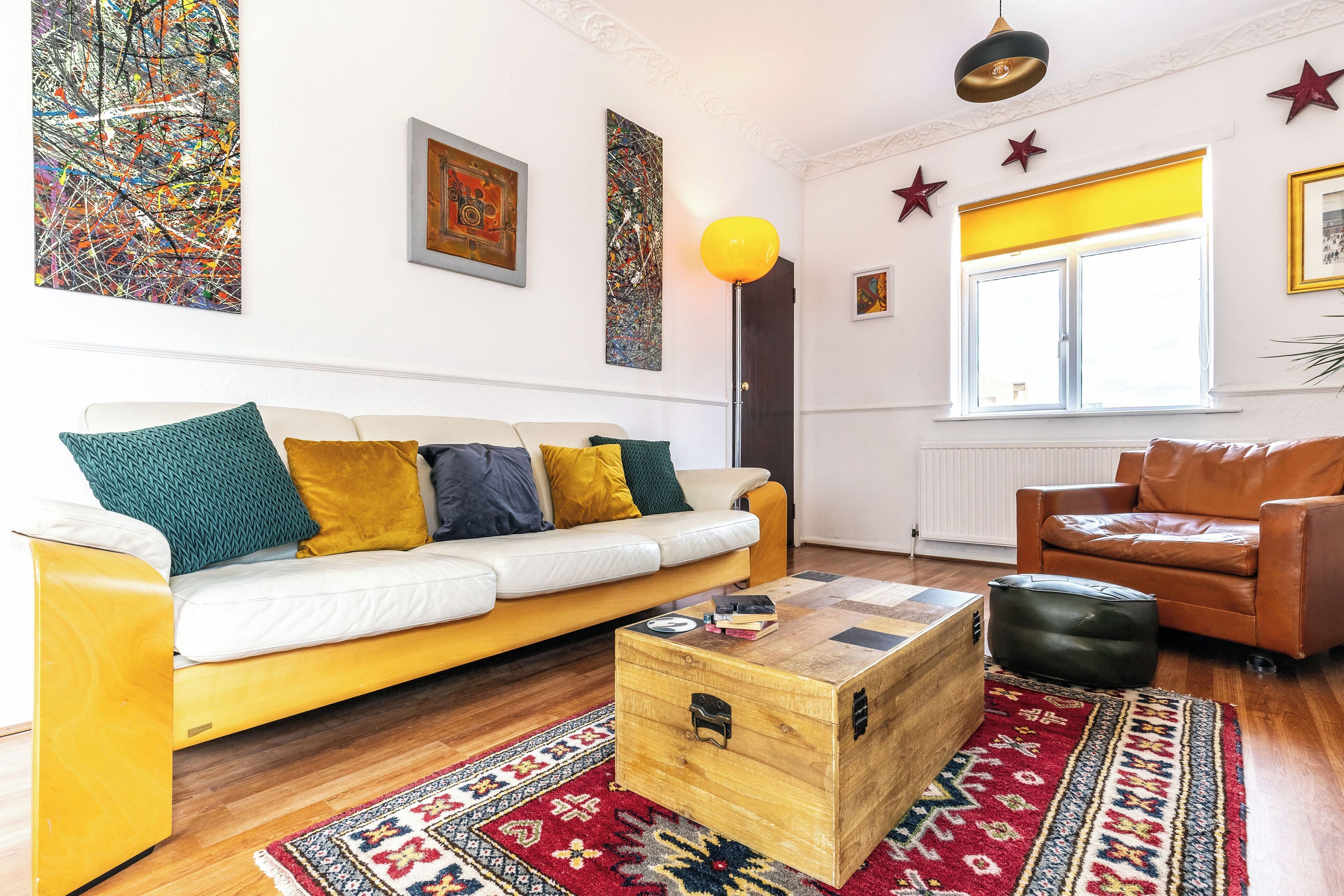 Smart-TV, Kamin, Arbeitsbereiche