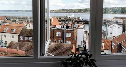 Seascape - A charming semi-detached mid-century retreat.