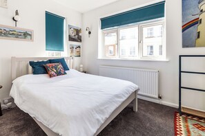 3 bedrooms, desk, iron/ironing board, travel crib