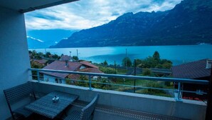 Terrace/patio - Hotel Ora Lake View (Niederried bei Interlaken)