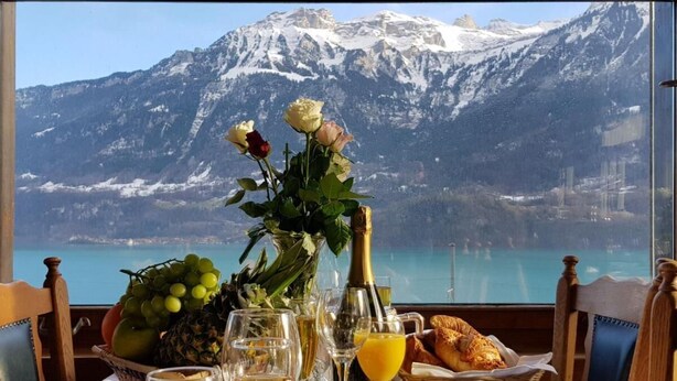 Free daily buffet breakfast  - Hotel Ora Lake View (Niederried bei Interlaken)
