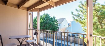 One Bedroom Condo on 22rd St Bayside With a Pool