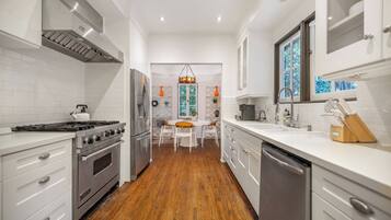 Luxury House, Multiple Beds, Pool Access, Pool View (Sunset Vale) | Private kitchen | Fridge, microwave, oven, stovetop