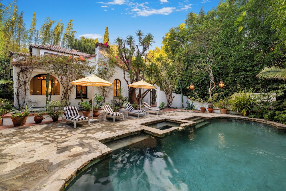 Sunset Vale - Beverly Hills, CA