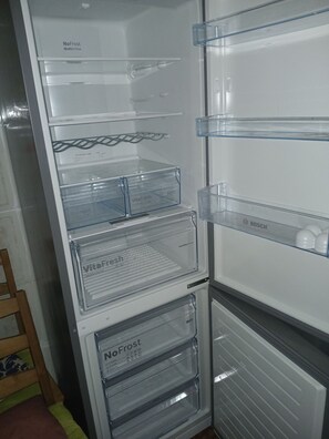A refrigerator with multiple compartments, including a 'NoFrost' section and a 'VitaFresh' drawer. - Room-private Room Antwerpen (Antwerp)