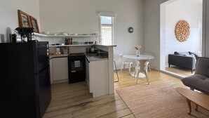 Coffee/tea maker, fridge, microwave, stovetop - Stanley Bay Apartment, Devonport (Stanley Point)