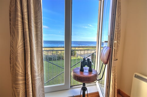 First floor 2-bedroom apartment with views over the famous James Braid Brora Golf Course.