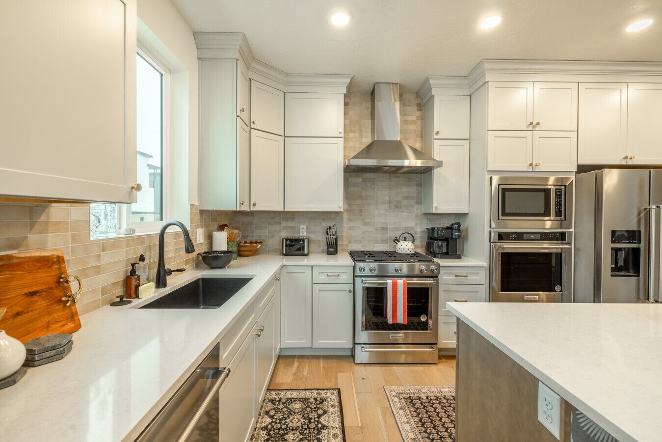 Refrigerador, microondas, horno y parrilla de estufa 