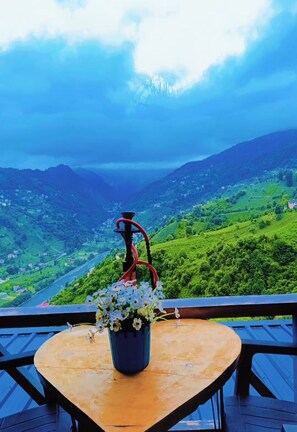 Familienbungalow, Balkon, Flussblick