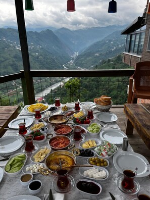Outdoor dining - Seyri Alem Suite Bungalow (Ardesen)
