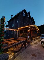 ด้านหน้าที่พัก