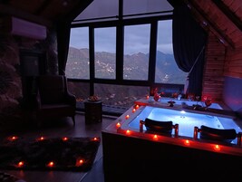 Family Bungalow, Balcony, River View | Individually decorated, laptop workspace, soundproofing, free WiFi